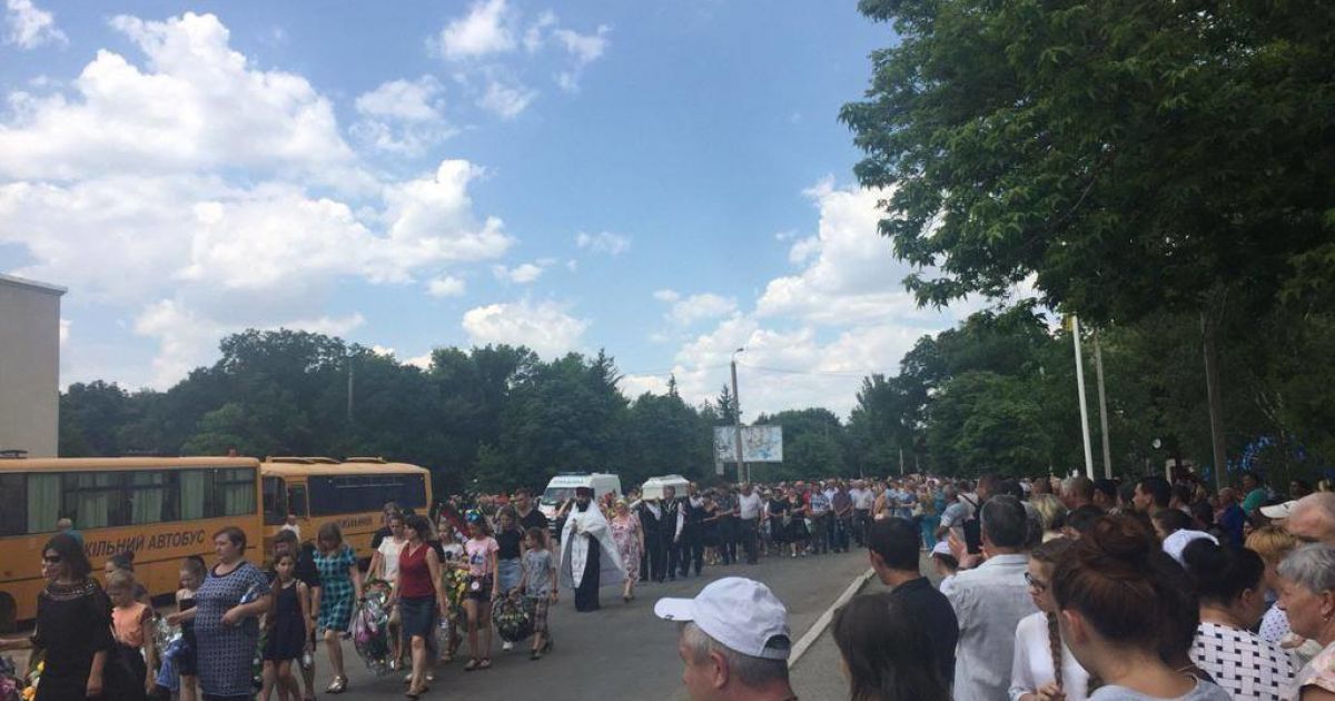 В Одесской области похоронили убитую извращенцем 11-летнюю Дарью Лукьяненко