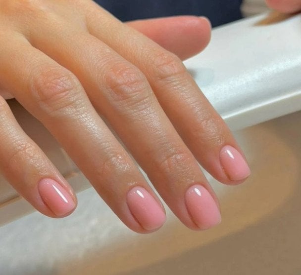 Jelly pink nails. Фото: cosmo.com.ua