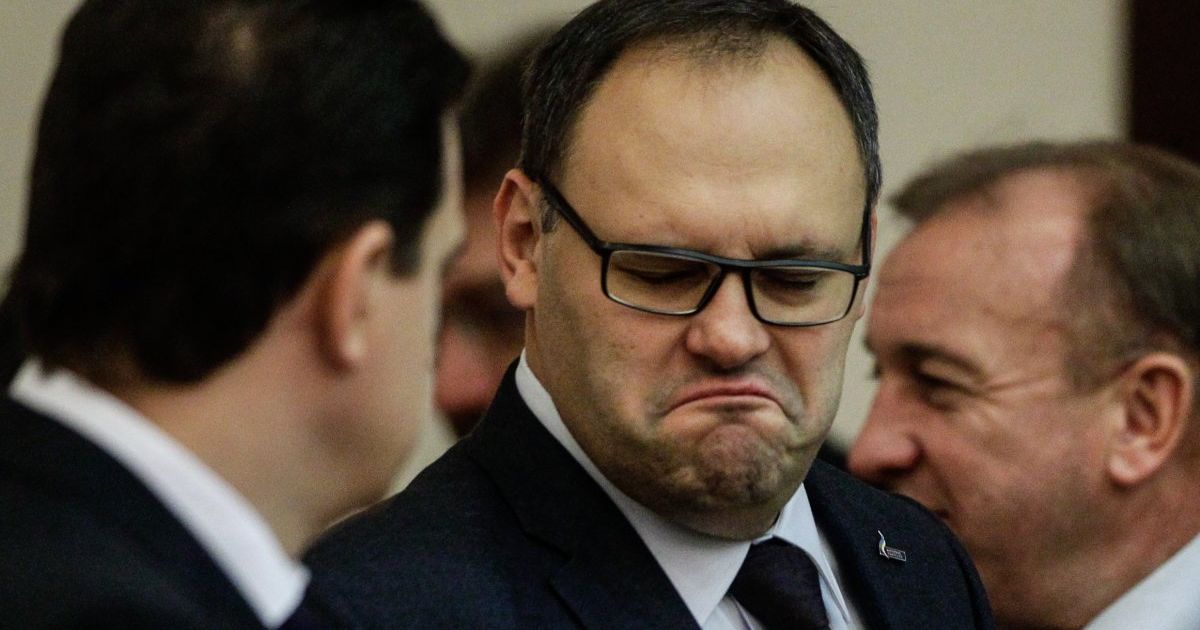 Одна из квартир Каськива находится напротив АП