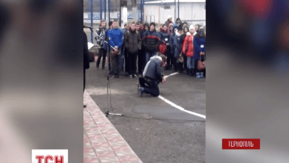Директора тернопольского училища, который ставил детей на колени, уволили