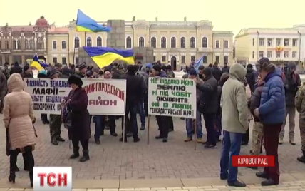 Демобилизованные участники АТО начали масштабный пикет Кировоградской ОГА