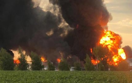 Под прицелом — Днепропетровщина: россияне ракетами разбили нефтебазу, разрушили здания, ранили людей