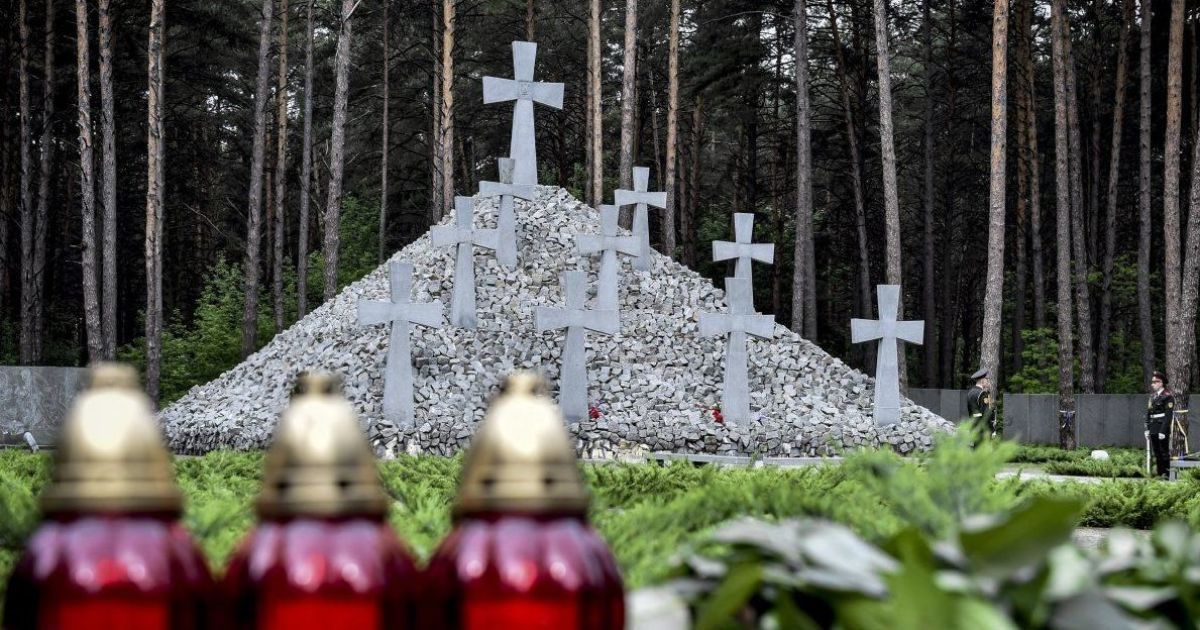 Ентузіасти за тиждень до дня пам’яті жертв репресій прибрали в заповіднику "Биківнянські могили"