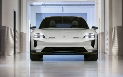 Электрокары Porsche станут выгоднее Tesla Model S