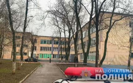 Евакуювали понад тисячу людей: в Одесі у школі шукають вибухівку (фото)