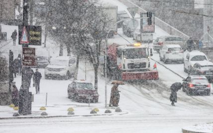 Снегопад в Киеве: неуправляемые авто спровоцировали почти 300 ДТП