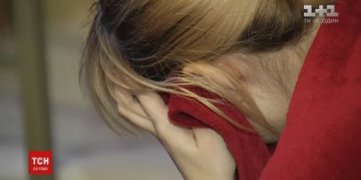 Жінку, яка довела до голодної смерті сина, позбавили батьківських прав на доньку