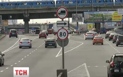 С сегодняшнего дня водителям в Киеве снова можно разгоняться до 80 км/ч