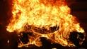 Учасники віче з нагоди Дня Гідності та Свободи спалюють шини на Майдані Незалежності у Києві, 21 листопада.