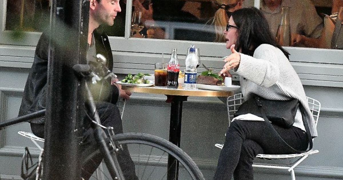 Заплакана зірка серіалу "Друзі" Кортні Кокс привселюдно посварилася з коханим