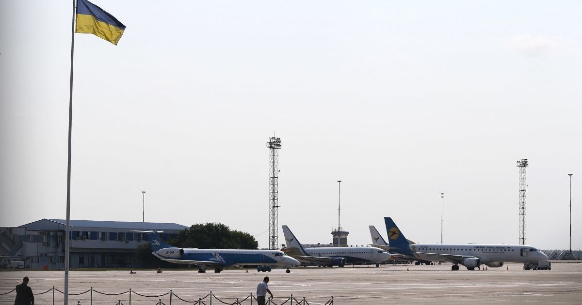 Зеленский в аэропорту "Борисполь" раскрыл подробности разговора с Путиным по обмену