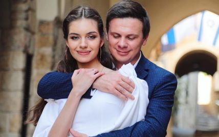 Дмитрий Комаров показал, как катал молодую жену на самолете