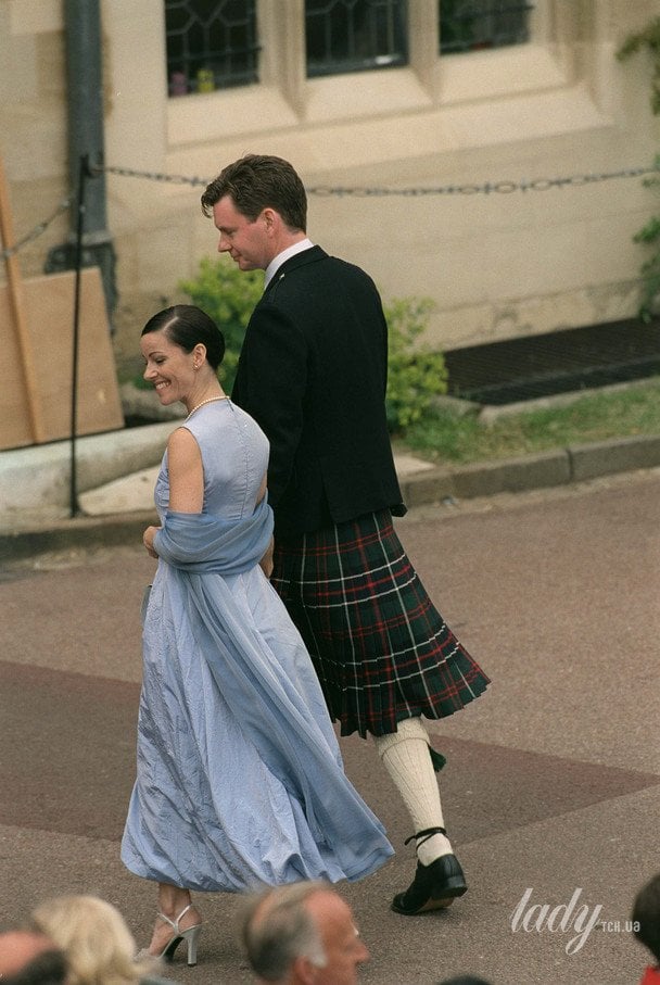 Руті Геншолл — одна з колишніх подруг принца Едварда — з Джоном Гордоном на весіллі Едварда та Софі, 1999 рік / © Getty Images