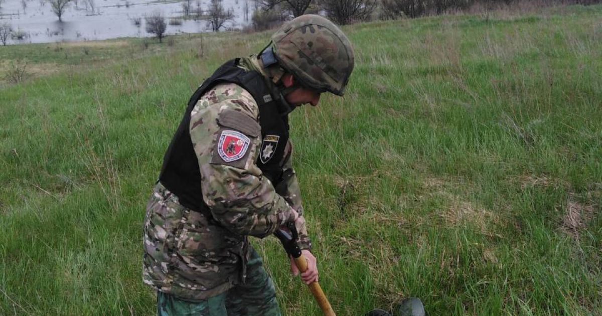 В Киевской области обнаружили обломок реактивного снаряда "Ураган".