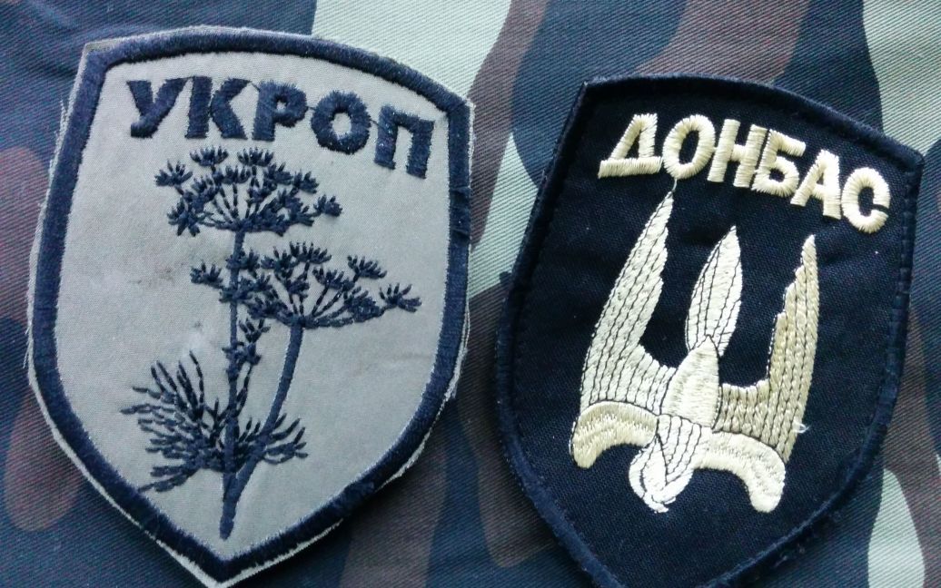 Сувениры передавали бойцы из зоны АТО / © ТСН.ua
