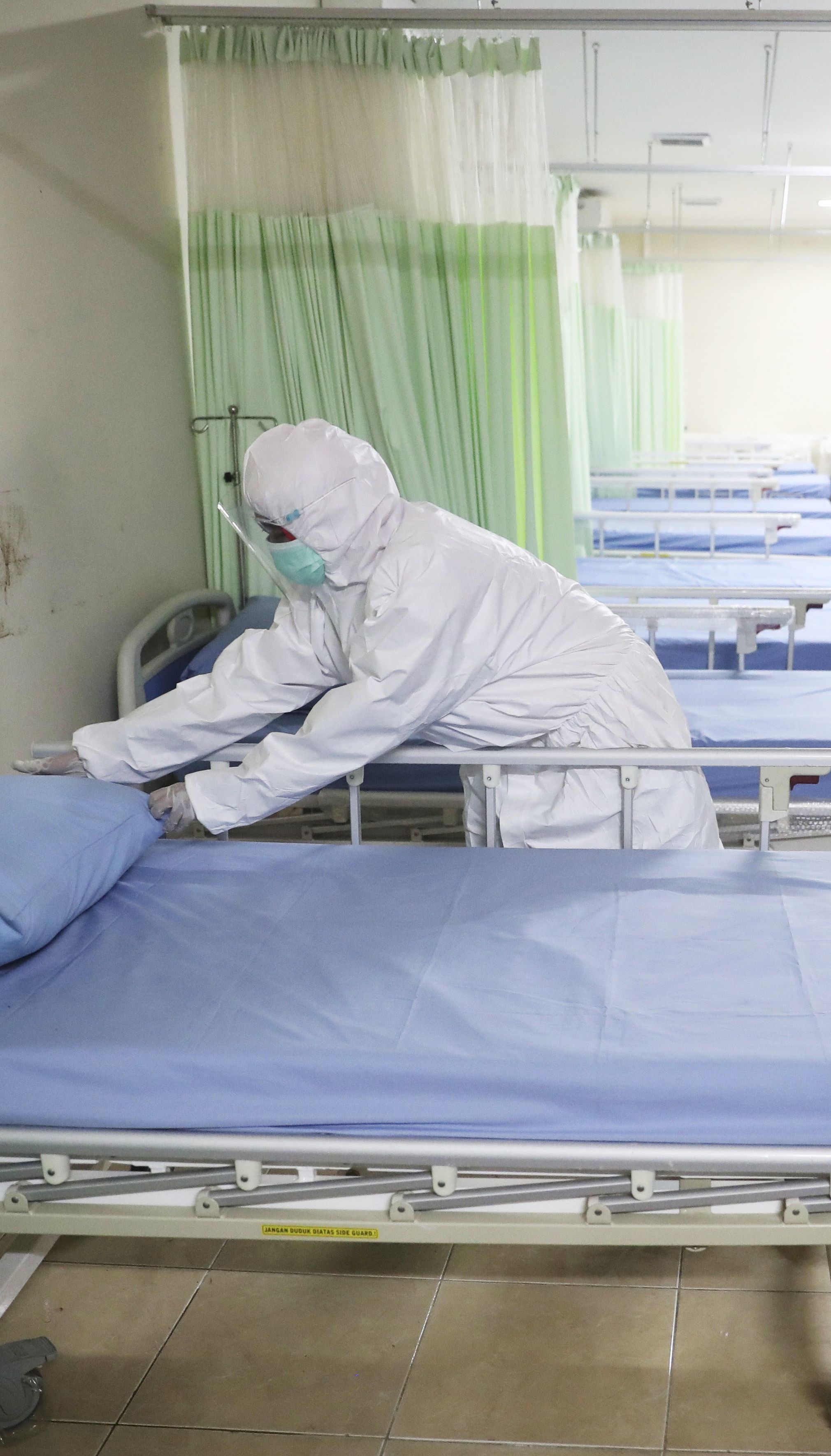 "Люди, которые могли бы не умирать": эксперт назвал возможное количество жертв коронавируса в Украине