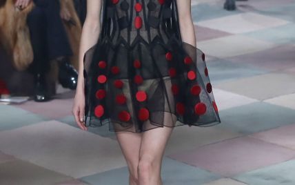 Згодом на червоних доріжках: прозорі сукні та екстравагантні блузки у кутюрній колекції Dior