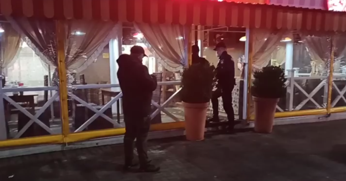 У Києві невідомий погрожує підірвати кав'ярню: з'явилося відео