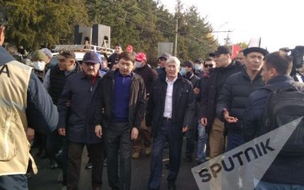 Звільнений зі СІЗО експрезидент Атамбаєв назвав протести у Киргизстані "третьою революцією"