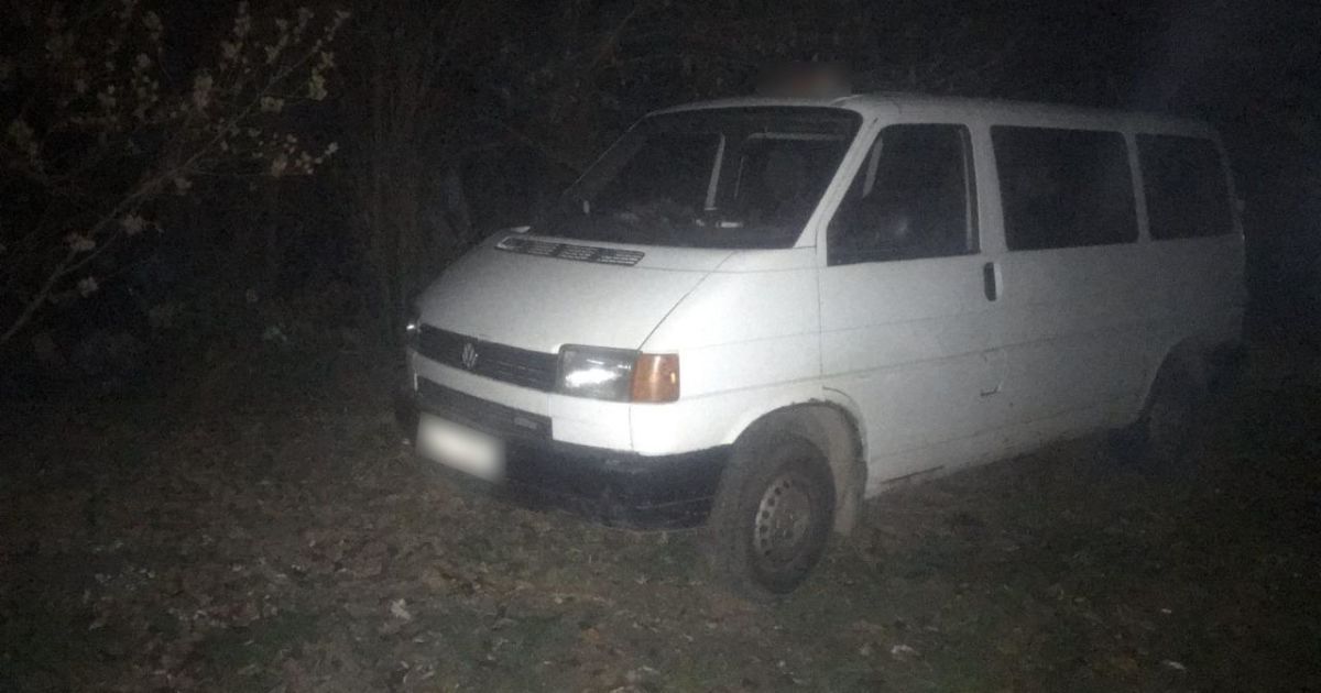 У Чернівцях таксист встромив викрутку в пасажира та викинув його на вулиці