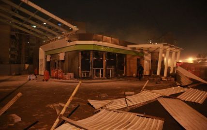 Конфликт на Позняках: из-за строительства АЗС активисты подрались с полицией и разбили комплекс