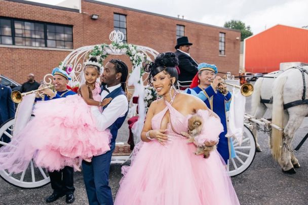  / © instagram.com/iamcardib