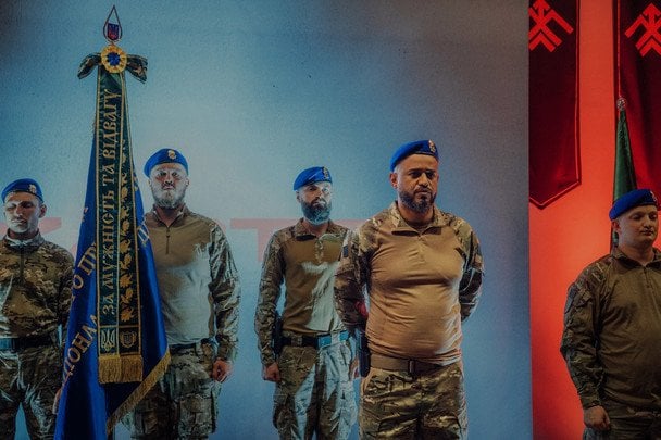 Церемония передачи флага 13 бригады НГУ «Хартия» новому командиру Даниэлю Китоне