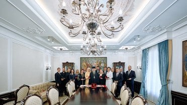 Предстоятель Православної Церкви України Блаженніший Митрополит Київський і всієї України Епіфаній відзначив високими церковними нагородами колектив приватної фірми Петро Великий та її керівницю Аллу Ландар_7