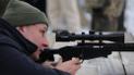 У Львові ветерани війни вчать стріляти чиновників і комунальників: першим зброю до рук взяв мер Садовий