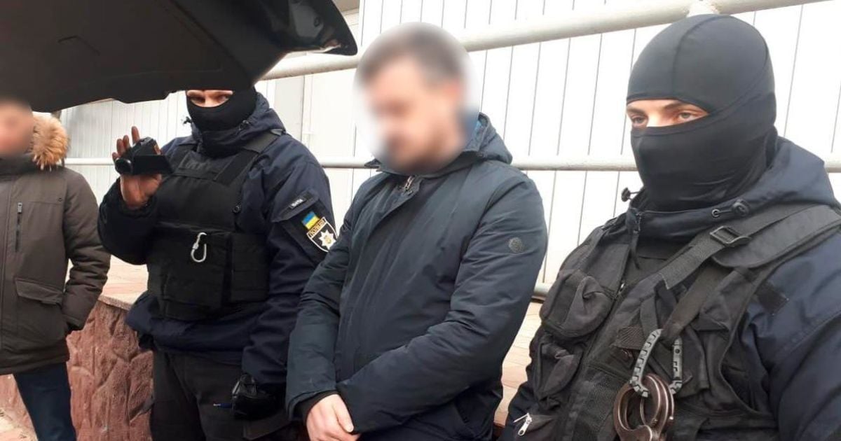 "Допомагали" заробітчанам: на Буковині викрили злочинців, які підробляли паспорти ЄС