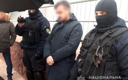 "Помогали" заробитчанам: на Буковине разоблачили преступников, которые подделывали паспорта ЕС