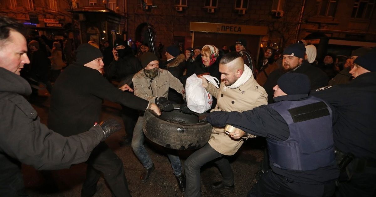 Сутички правоохоронців із протестувальниками на Майдані в Києві_10 / © УНІАН
