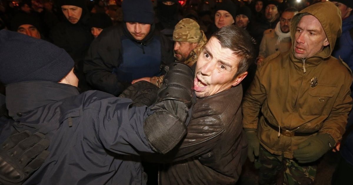 Сутички правоохоронців із протестувальниками на Майдані в Києві_5 / © УНІАН