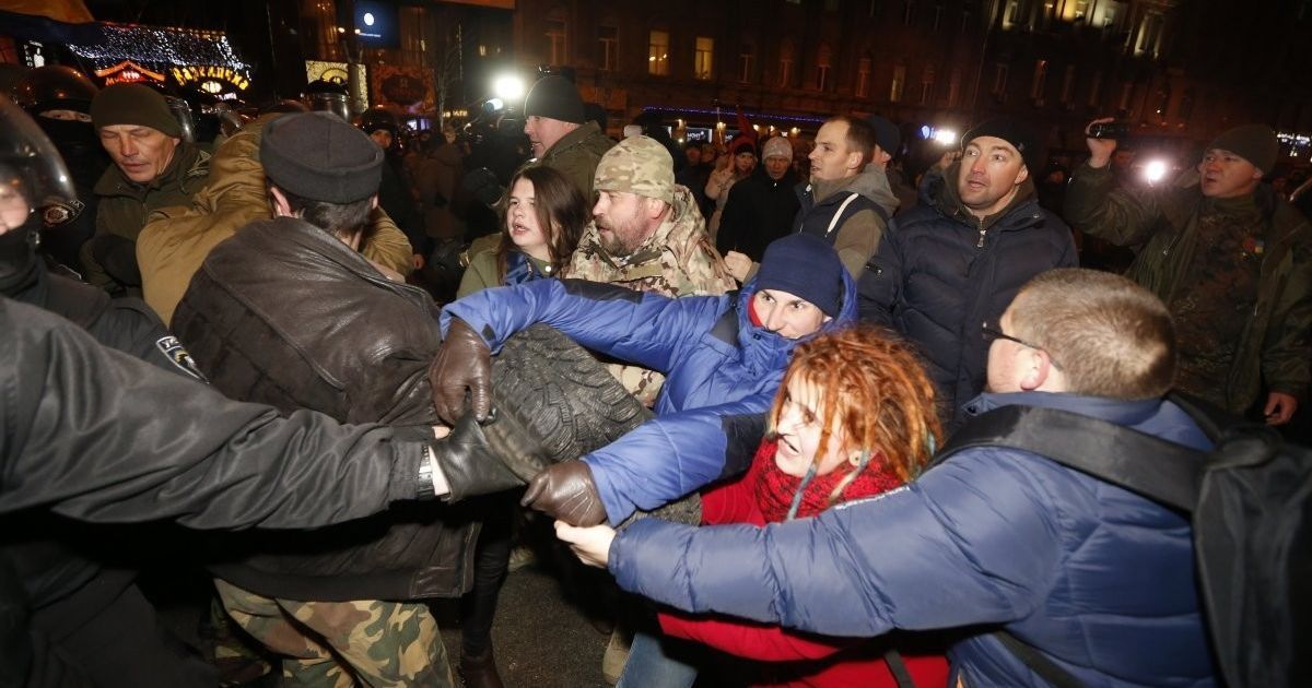 Сутички правоохоронців із протестувальниками на Майдані в Києві_8 / © УНІАН