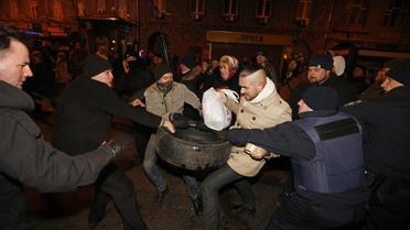 Сутички правоохоронців із протестувальниками на Майдані в Києві_10 / © УНИАН