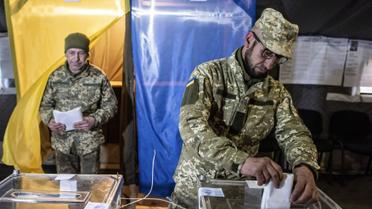 вибори, солдати голосують_1 / © Associated Press