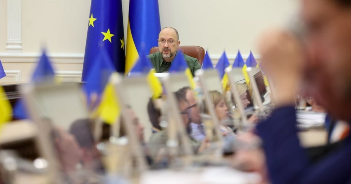"Ми відбудуємо нашу країну і зробимо її дійсно величною": Шмигаль висловився з приводу Дня Конституції України