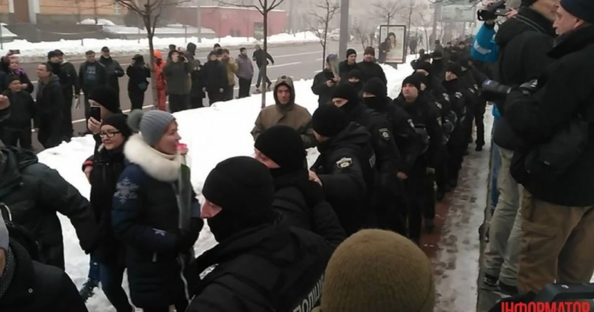 біля пам'ятника Шевченку в Києві_2 / © Информатор