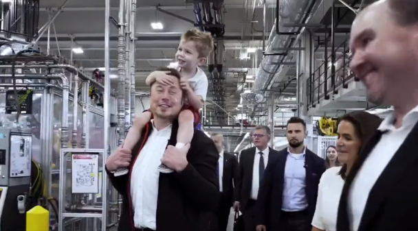 Илон Маск с сыном X / © Twitter.com/elonmusk