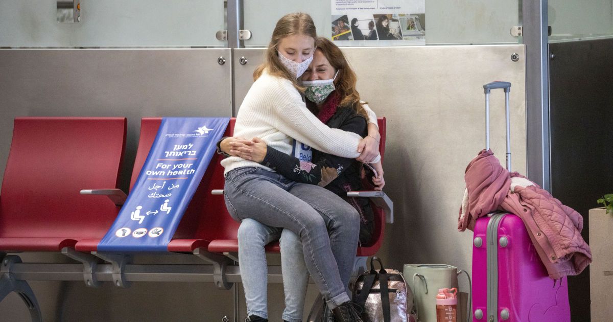 Кулеба рассказал, куда украинцы могут лететь без виз с марта