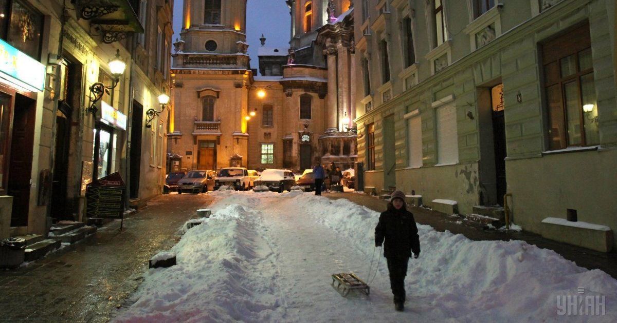 Через перший сніг у Львові почалися великі затори