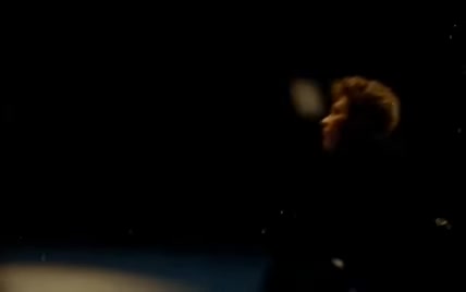 Макс Барских выпустил атмосферный клип на англоязычную песню, в котором станцевал под снегом