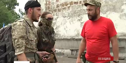 Уже дві доби міліція та прокурори намагаються потрапити на базу батальйону "Торнадо" у Привіллі