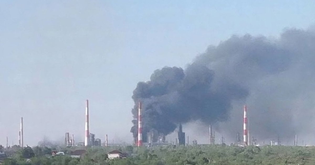 Сизранський НПЗ палає після атаки Сил оборони