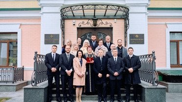 Предстоятель Православної Церкви України Блаженніший Митрополит Київський і всієї України Епіфаній відзначив високими церковними нагородами колектив приватної фірми Петро Великий та її керівницю Аллу Ландар_8