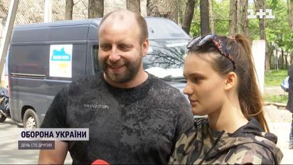 Подружжя волонтерів з Польщі поселили вдома 17 біженців і постійно їздять в Україну з допомогою