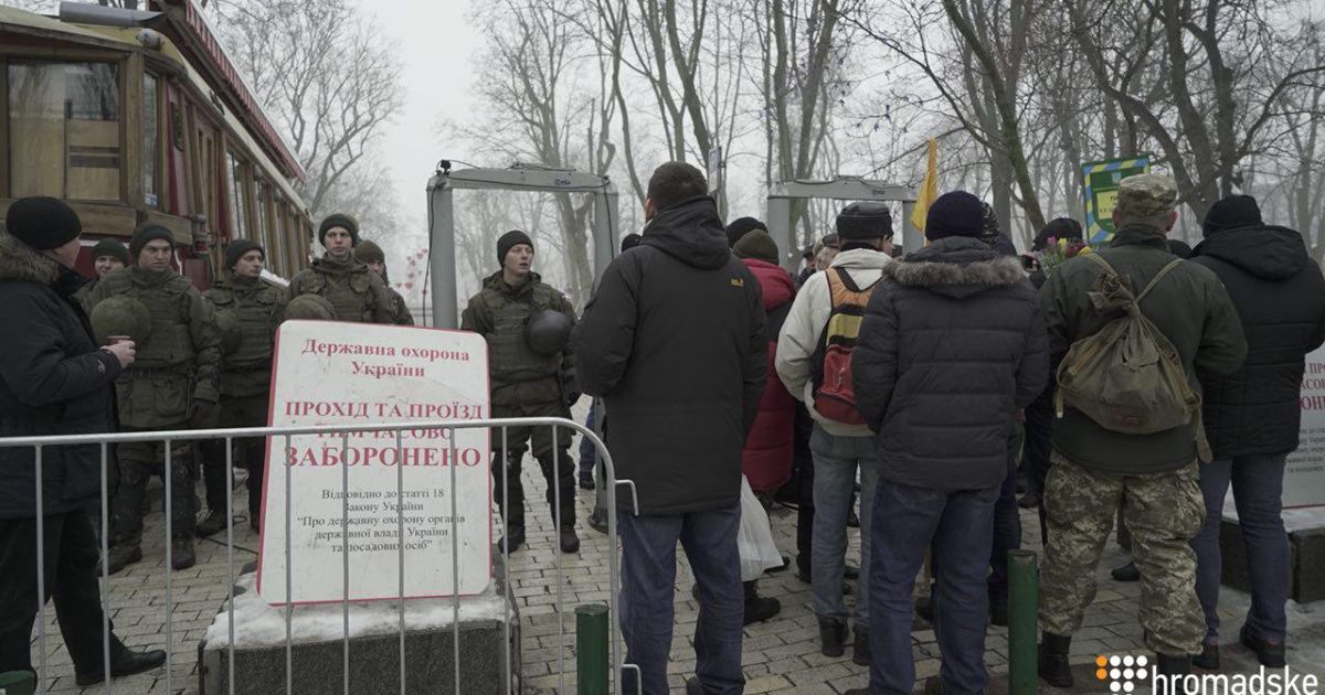 біля пам'ятника Шевченку в Києві_2 / © Громадське