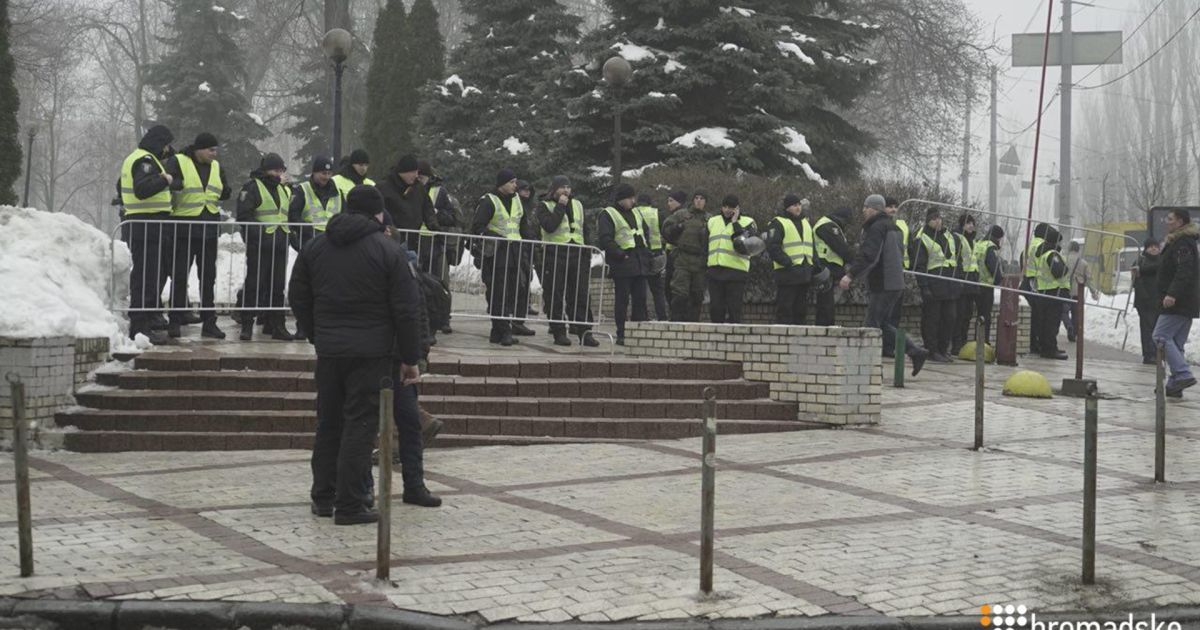 біля пам'ятника Шевченку в Києві_1 / © Громадське
