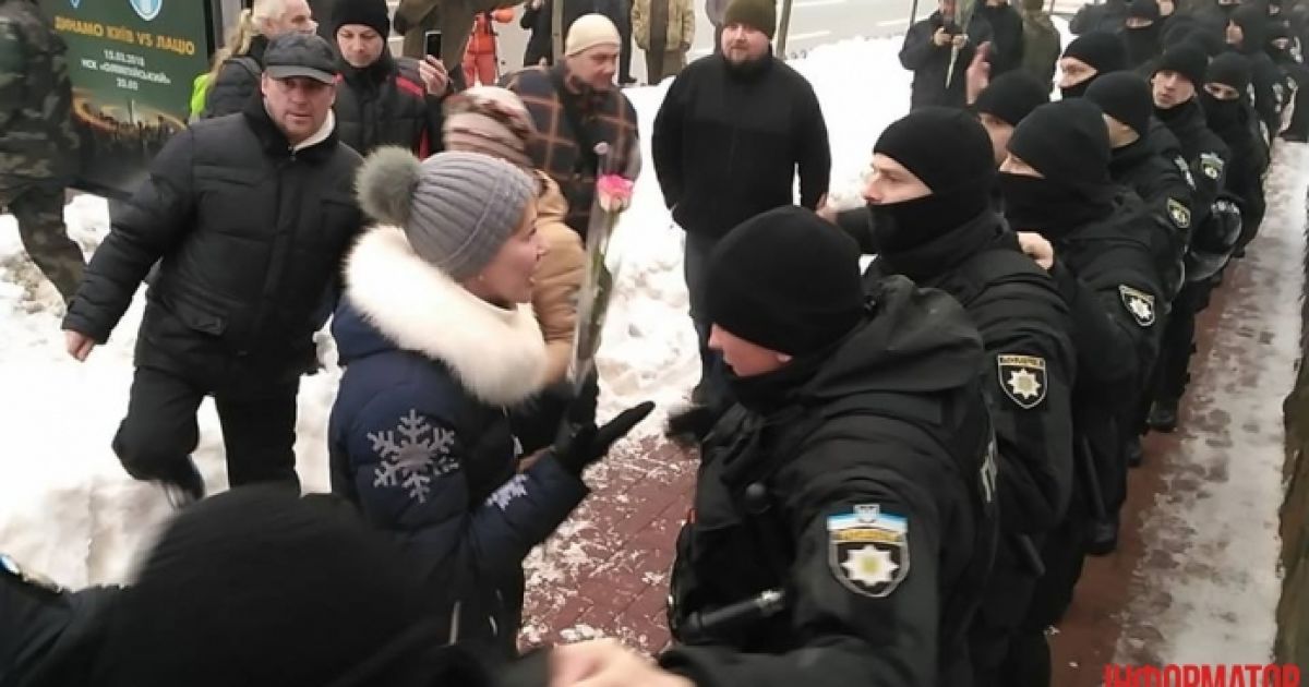 біля пам'ятника Шевченку в Києві_4 / © Информатор