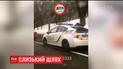 Одразу сім автівок зіштовхнулися  на столичному бульварі Дружби Народів